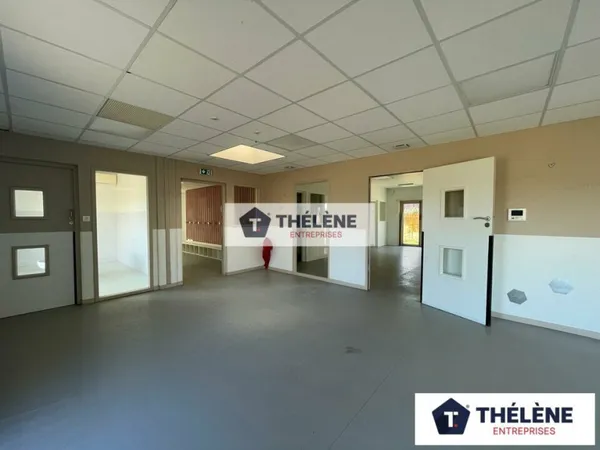 Bureaux 438 m²