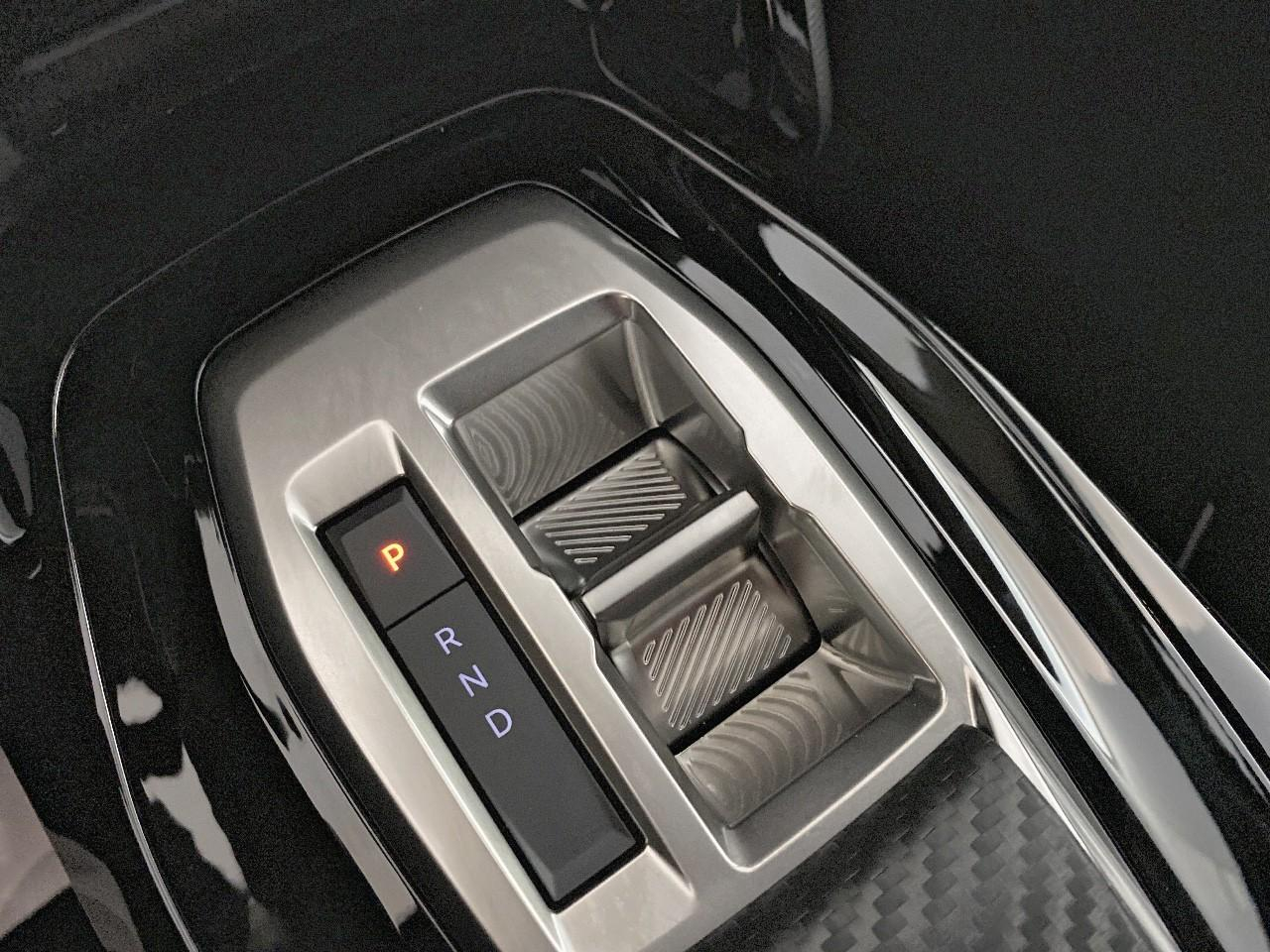 Peugeot 2008 hybrid 145 ch e-dcs6 allure — photo 15