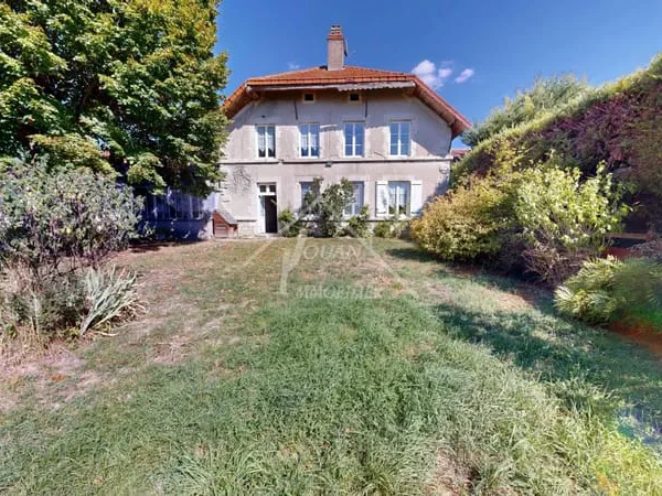 Maison nombreuses dépendances et jardin