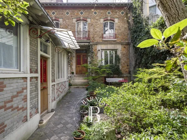 PARIS 15 - SQUARE GEORGES BRASSENS - MAISON AVEC JARDIN - 6 CHAMBRES - DEPENDANCE