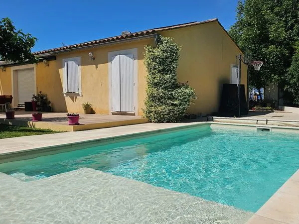 Villa de plain-pied avec garage
