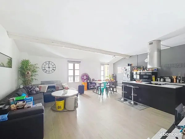Appartement T2 Duplex de 69 m² - Avignon Intra-Muros - Pièce de vie de 41 m² - Cave - Zone piétonne 
