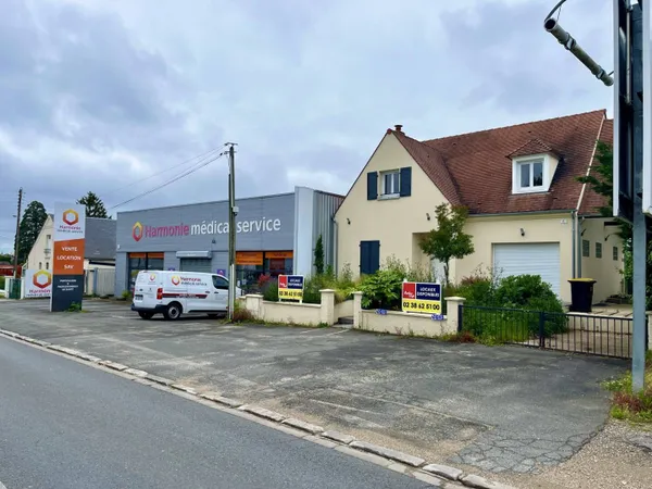 Local commercial 220 m²