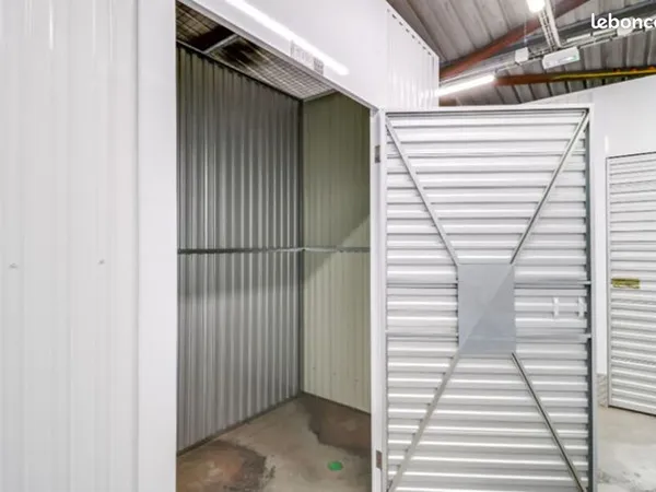 Garage/box 4 m² Coignieres