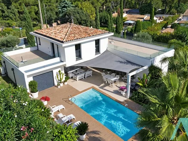 BANDOL-VILLA CONTEMPORAINE D'EXCEPTION