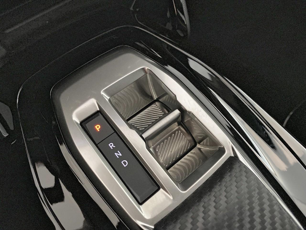 Peugeot 2008 hybrid 145 ch e-dcs6 allure — photo 15