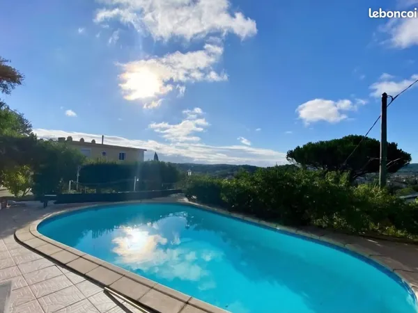 Maison lumineuse au calme en haut de villa - 4 pièces - 115 m² - Jardin 600 m² - Piscine