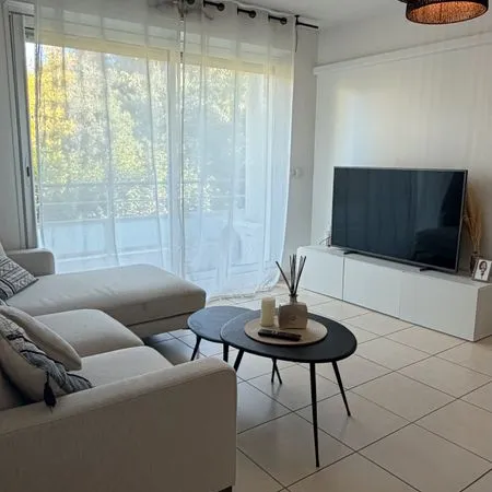 LOCATION - MARSEILLE 14ème - T2 meublé de 40m2 dans résidence calme et sécurisée avec piscine, garag