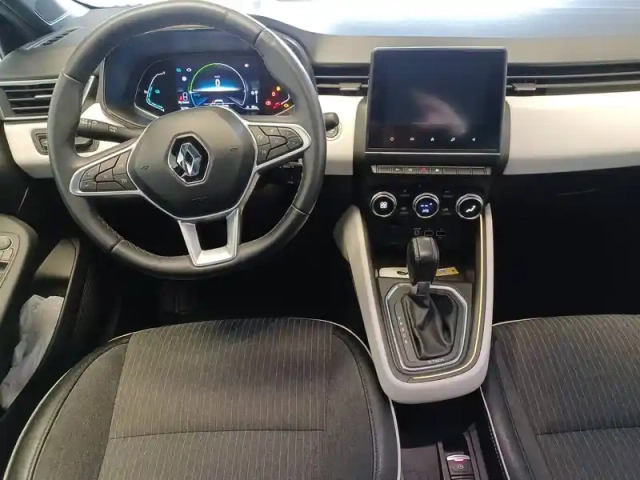 Renault Clio e-tech 140 - 21n — photo 57