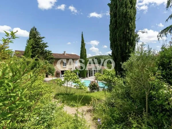 Vente Maison 7 pièces de 237m² - 38290 Frontonas