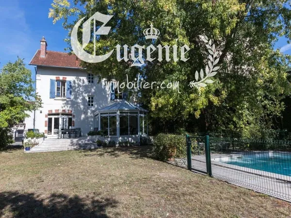 Maison 8 pièces 202 m²