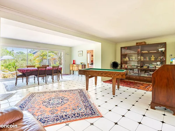 Maison 9 pièces 202 m²