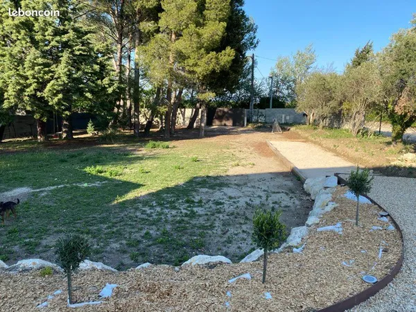 Saint Saturnin les Avignon Terrain constructible 400m2 viabilisé