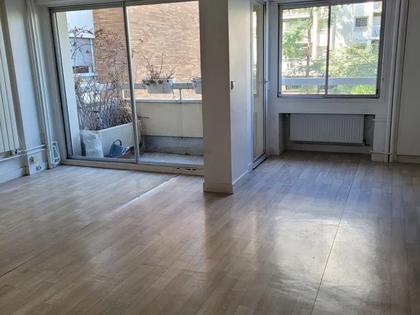 Vends appartement traversant