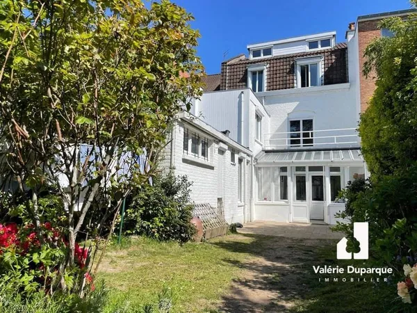 Maison 9 pièces 277 m²