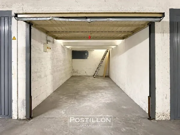 Parking/Garage/Box