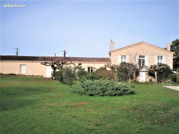 Grande maison familiale au milieu des vignes