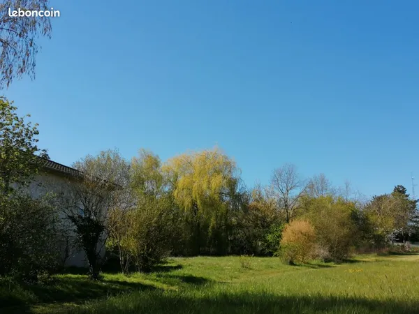 Terrain Constructible 2600 M2 non viabilisé + Maison 101 M2 à rénover