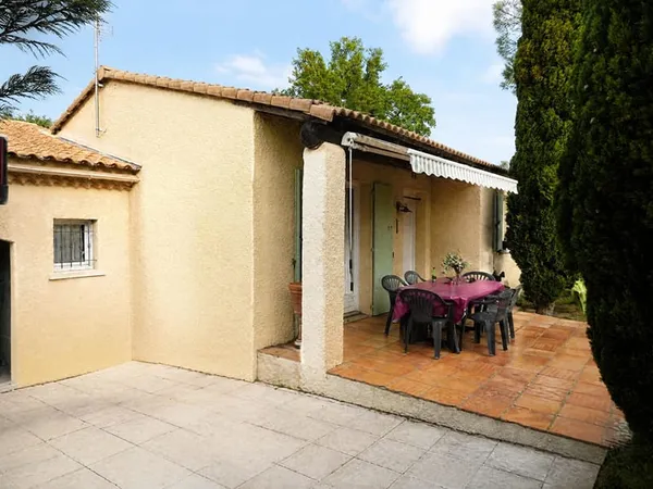 EXCLUSIVITE - Maison de plain-pied 4 chambres avec jardin et garage à Morières-lès-Avignon