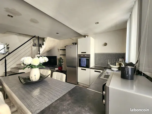 Studio 6 pièces 80 m²