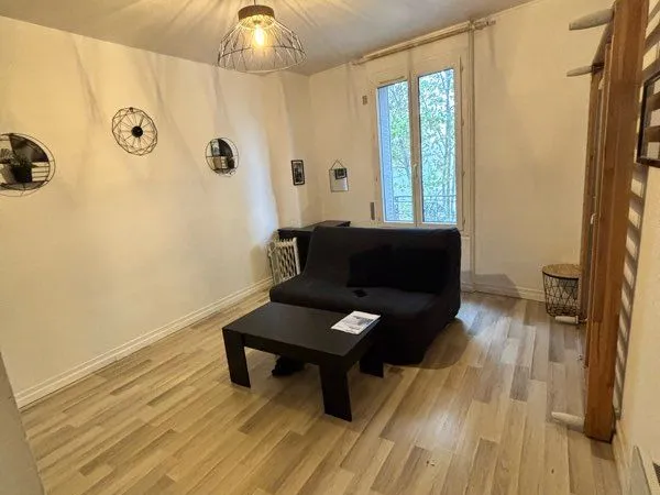 🏡 Studio meublé de 25 m² à Courbevoie- 860 CC