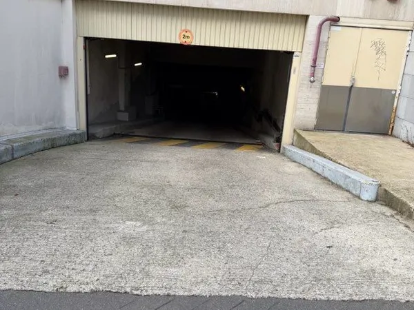 Location grande place de parking