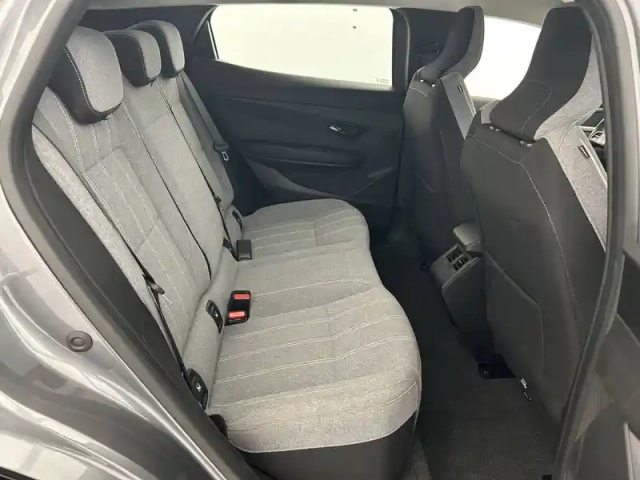Renault Megane e-tech ev40 130ch standard charge — photo 42