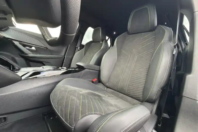 Peugeot 2008 hybrid 145 e-dcs6 — photo 9