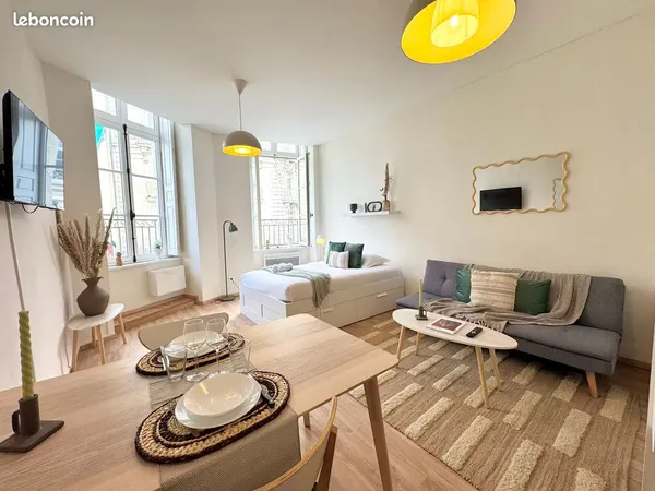 RENNES HYPERCENTRE - SAINTE-ANNE - 29,31 m² - VUE SUR LA PLACE SAINTE-ANNE
