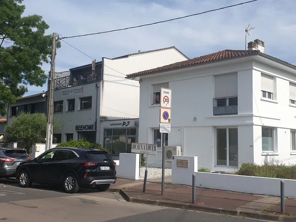 Particulier loue local Mérignac Place de Capeyron