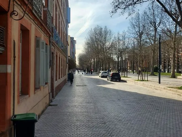 Toulouse centre - étage entier comprenant deux appartements avec droit de surélévation