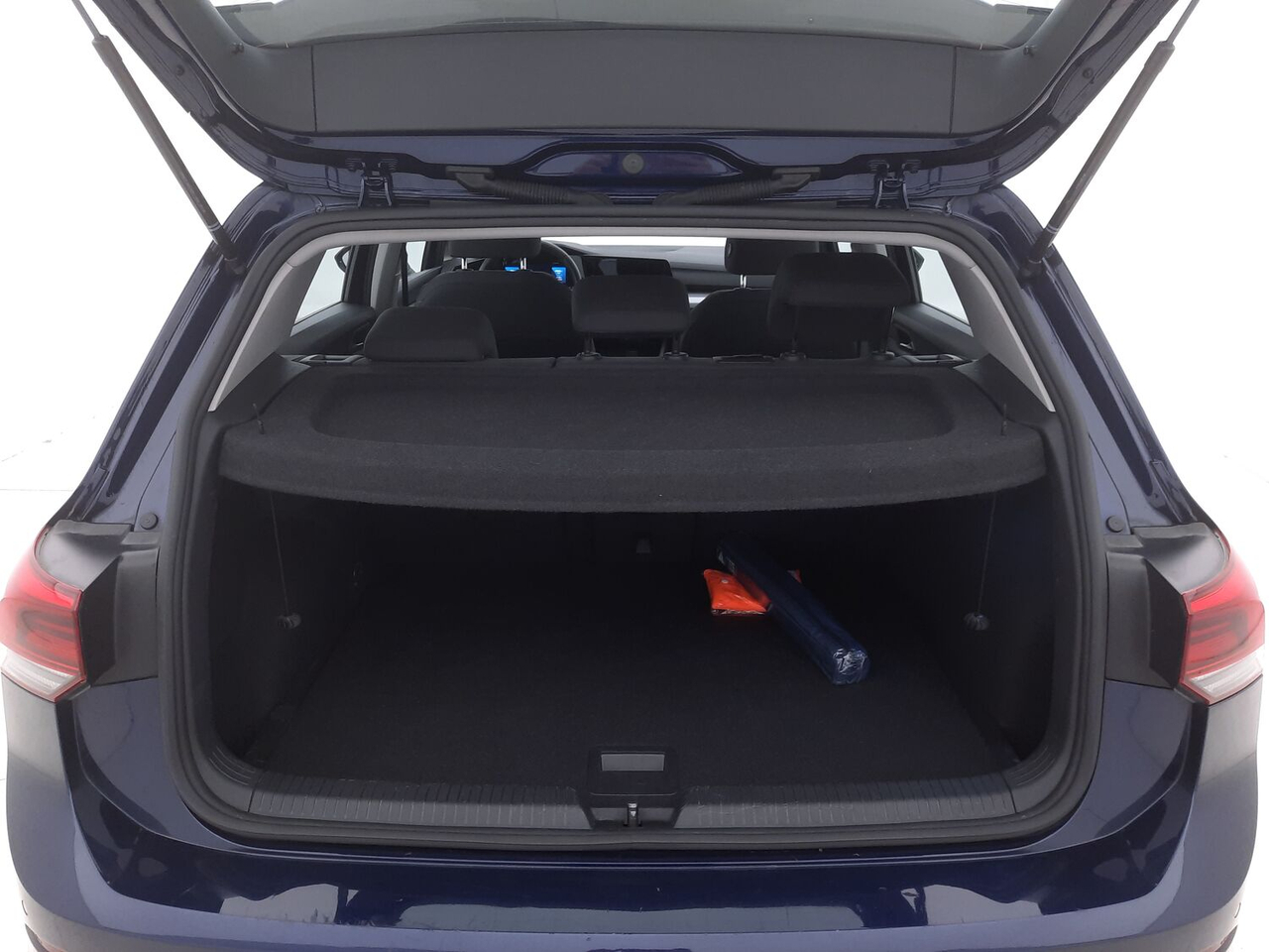 Volkswagen Golf 8 — photo 17