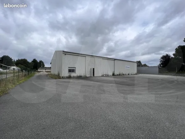 Local 885 m²