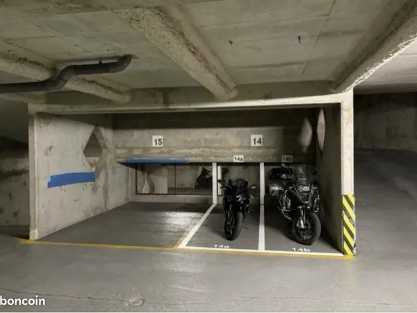 Parking sécurisé moto