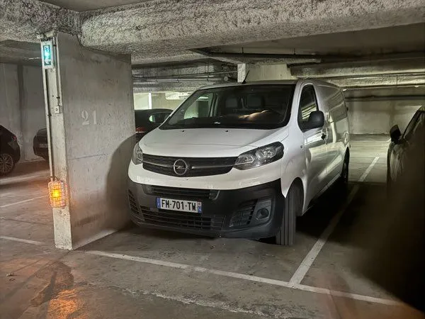 Grande place de parking Paris 17 ( Brochant - Batignolles - Épinettes)