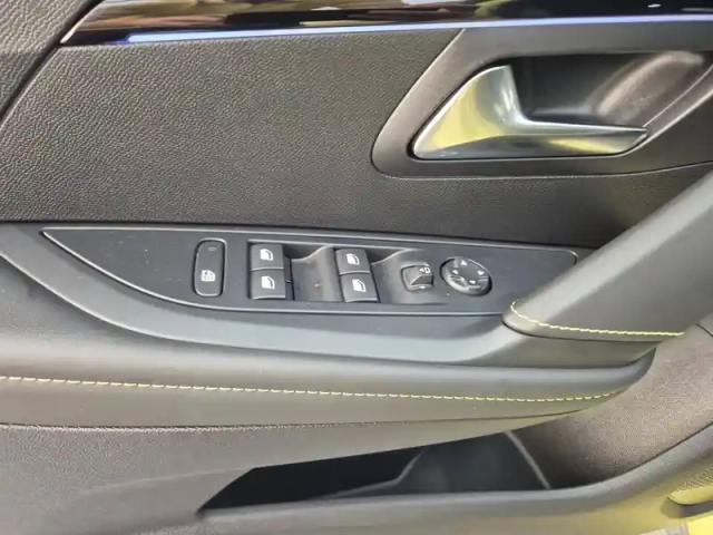 Peugeot 208 electrique 156 ch 54 kwh — photo 37