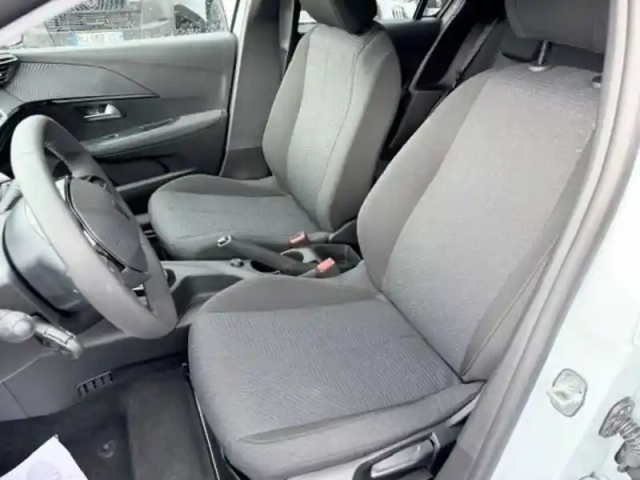 Peugeot 208 hybrid 110 ch e-dcs6 — photo 9