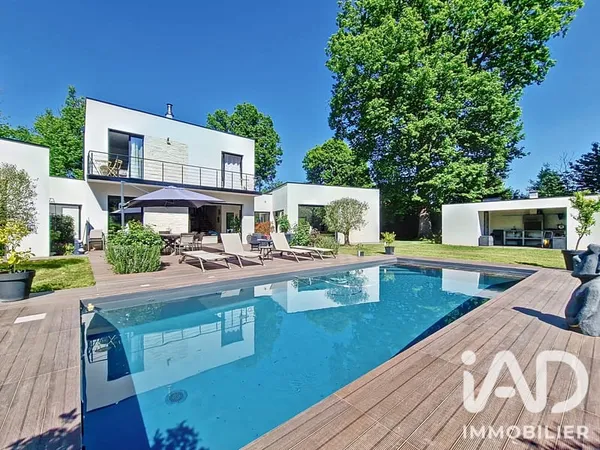 Maison 8 pièces 262 m²