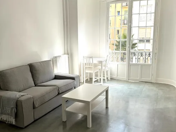 NICE - CENTRE VILLE - RUE SPITALIERI - 2 PIECES MEUBLE