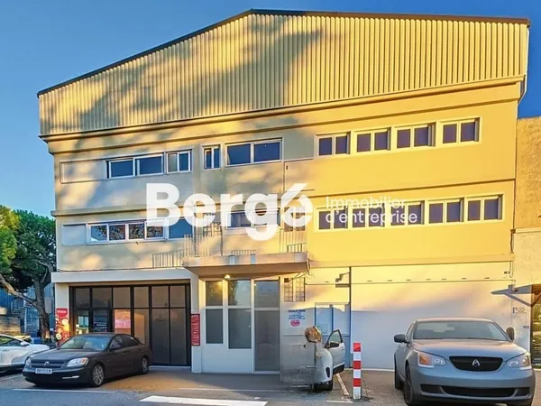 Bureau 700 m²