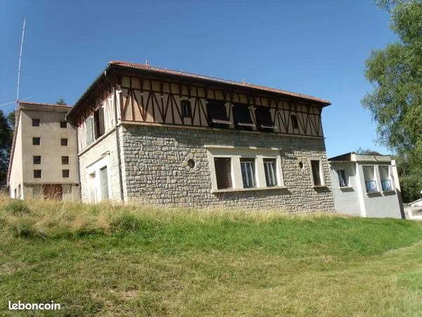 Propriété à la montagne avec immeuble de rendement locatif possible attenant