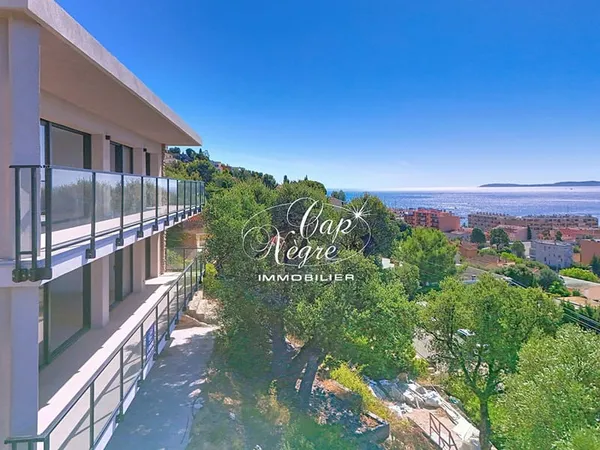 Appartement de Prestige à Vendre au Lavandou avec Vue Mer