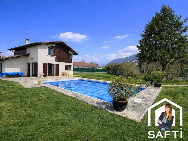 Maison familiale avec jardin, piscine et superbe vue sur le Vercors.