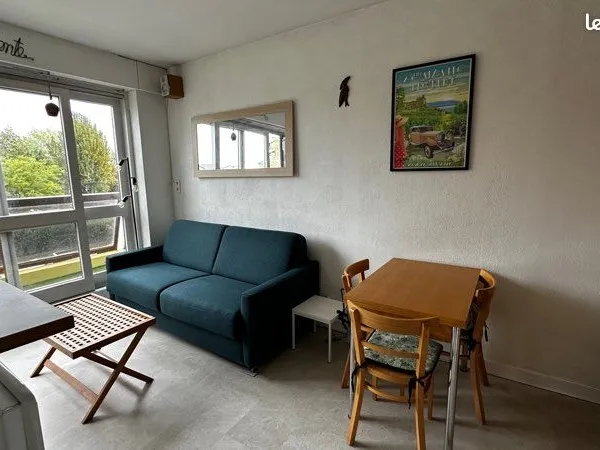 À VENDRE - Studio rénové avec balcon, vue sur le lac du Bourget et les montagnes - Aix-les-Bains