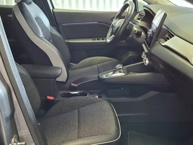 Renault Captur e-tech plug-in 160 - 21 — photo 11