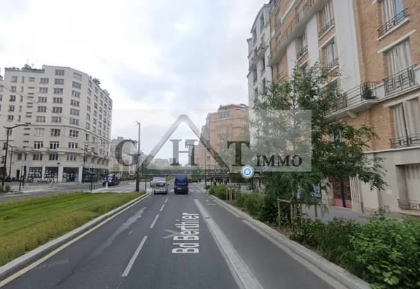 A VENDRE 190 M² DE BOUTIQUE D'ANGLE PARIS 17 EME