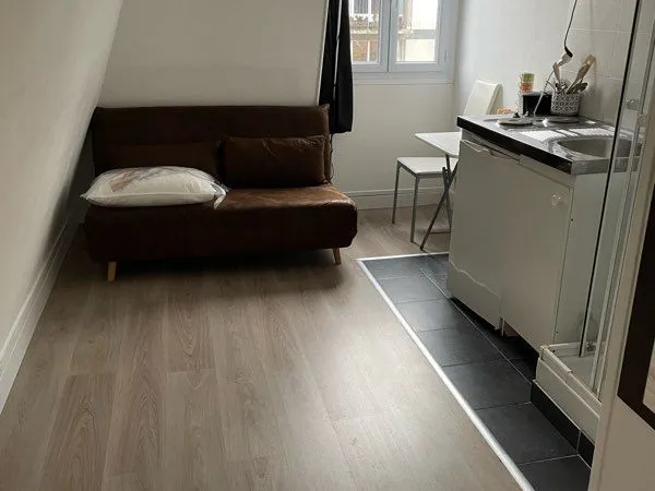Vente studio au septième étage avec ascenseur jusqu'au sixième très bien placé à Paris, XVe rue de l