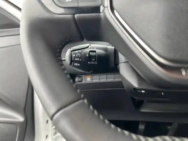 Peugeot 208 puretech 75 s&amp;s bvm5 — photo 79