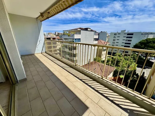 APPARTEMENT P3 PROCHE DE LA CROISETTE