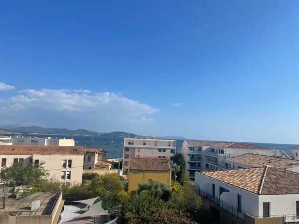 T2 meublé avec vue mer -à deux pas des plages LA CIOTAT